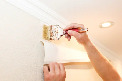 Pose de papier peint à Cenans — revêtements muraux et toiles de verre